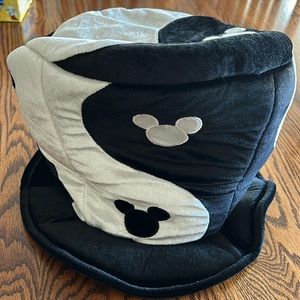 Mad Hatter Disney Land black and white Mickey Mouse adult size hat